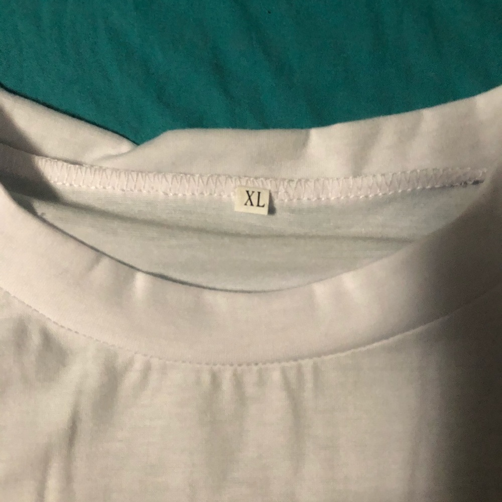 Shirt🌺 - Picture 2 of 4